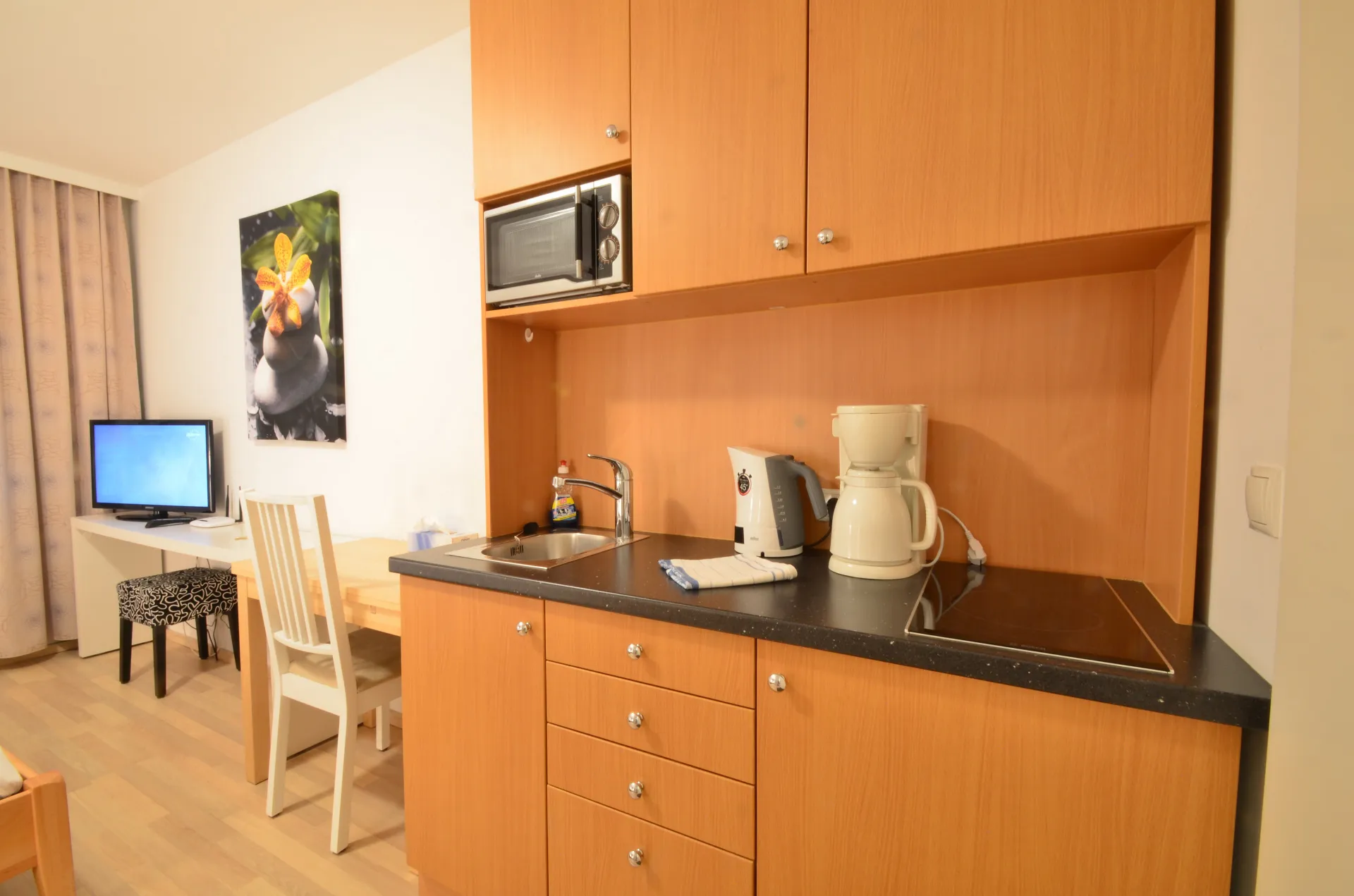 Wohn-/Schlafraum mit Kitchenette