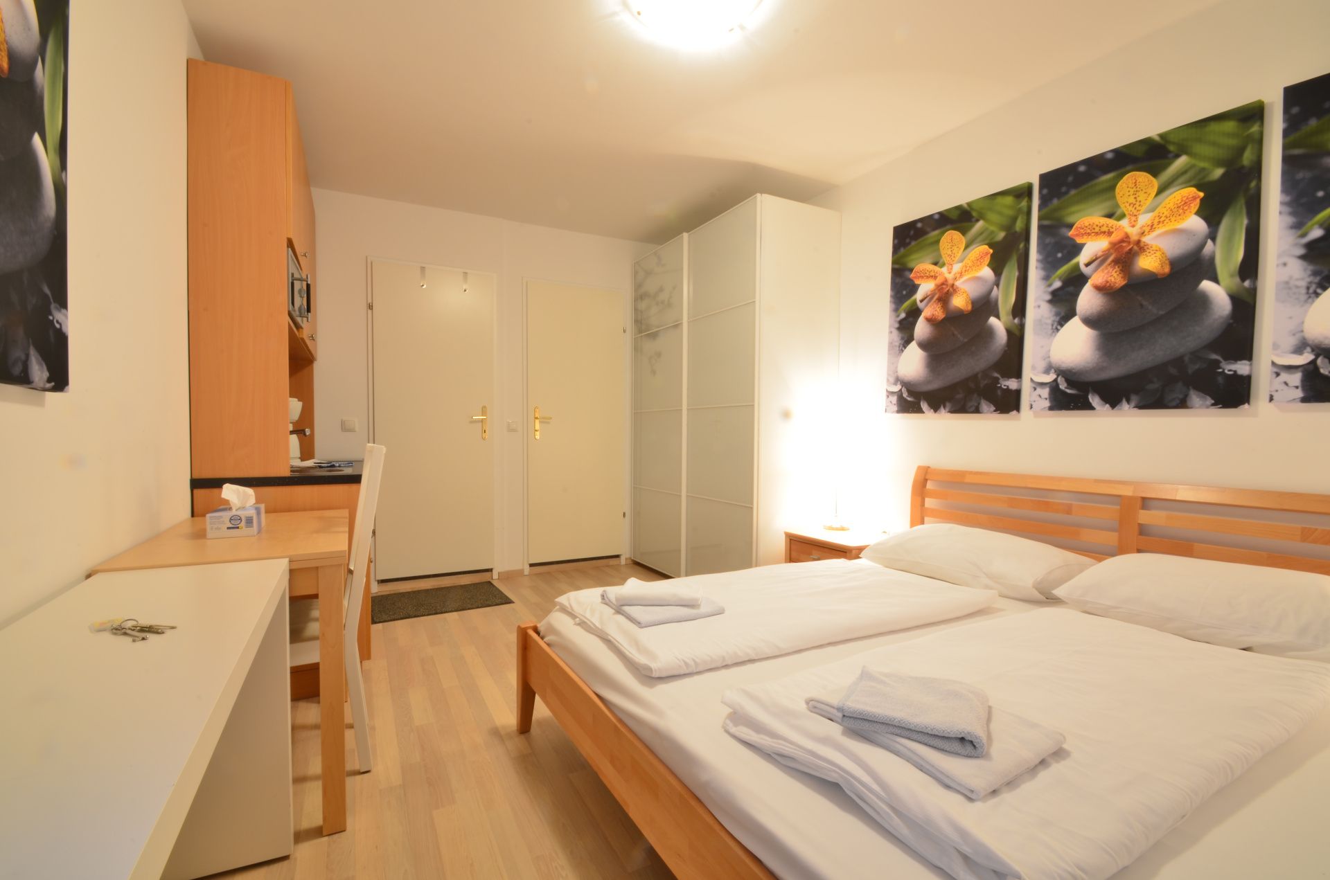 Wohn-/Schlafraum mit Kitchenette